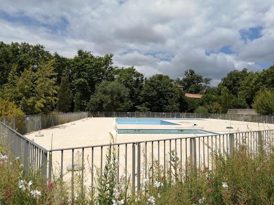Le Soleil D Eugenie Appartement Dans Residence Avec Piscine Commune Pres De Carcassonne Olonzac Esterno foto