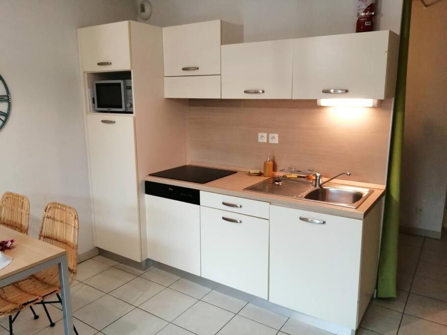 Le Soleil D Eugenie Appartement Dans Residence Avec Piscine Commune Pres De Carcassonne Olonzac Esterno foto